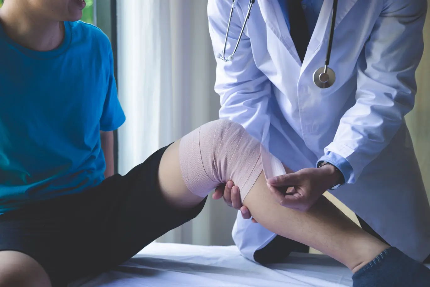 Растяжение связок: причины, симптомы и эффективное лечение