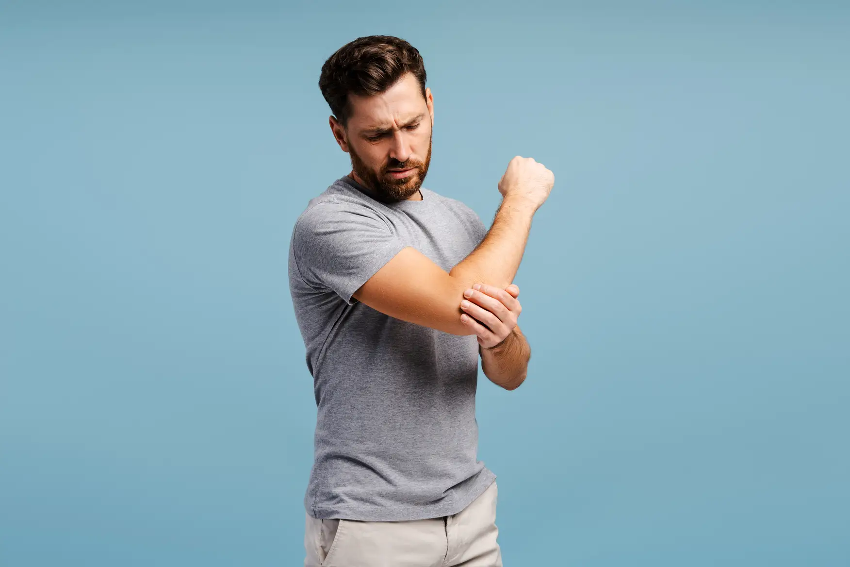 Вывих локтя: подробное руководство по первым симптомам, диагностике и эффективной первой помощи.  Что делать при вывихе локтя?